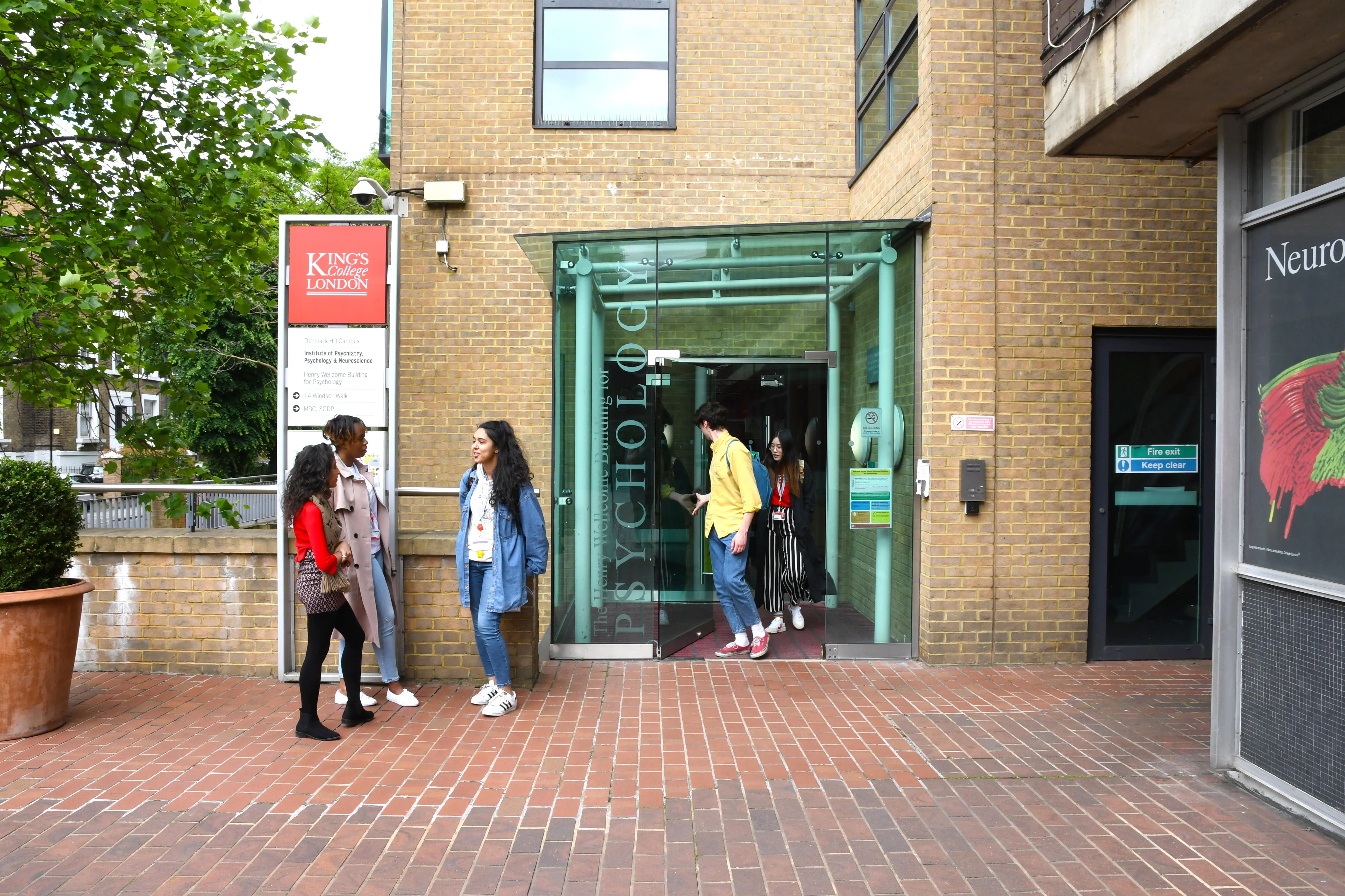 Henry Wellcome Building students 2